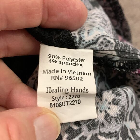 Healing Hands Premiere Black Pink Gray Floral Patchwork SS Scrubs Top Size S - Picture 11 of 15